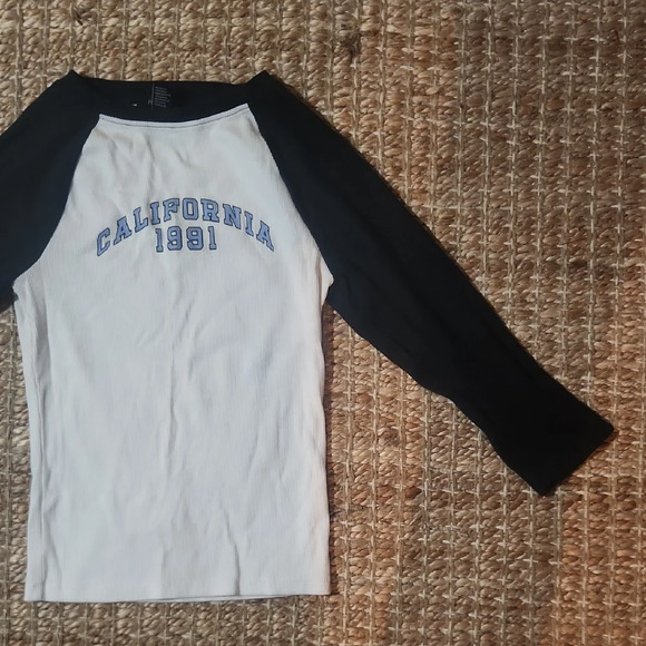 Forever 21 Black and White Long Sleeve Tee - Picture 4 of 6